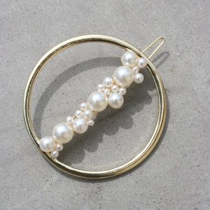 Amber Sceats pearl barrette